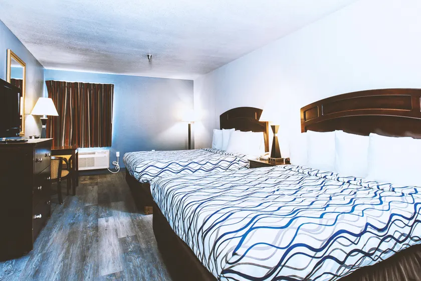 Coratel Inn & Suites by Jasper Park City - Wichita North - Image 1
