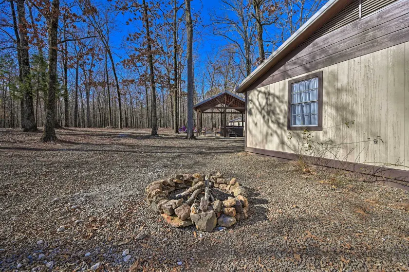 'Whispering Oaks' Broken Bow Cottage Near Hiking! - Interior