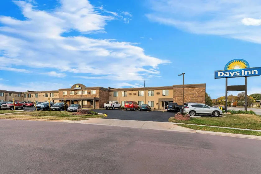 Days Inn by Wyndham Sioux Falls - Image 1