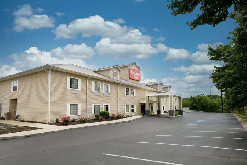 HomeTown Inn-Ringgold - Image 1