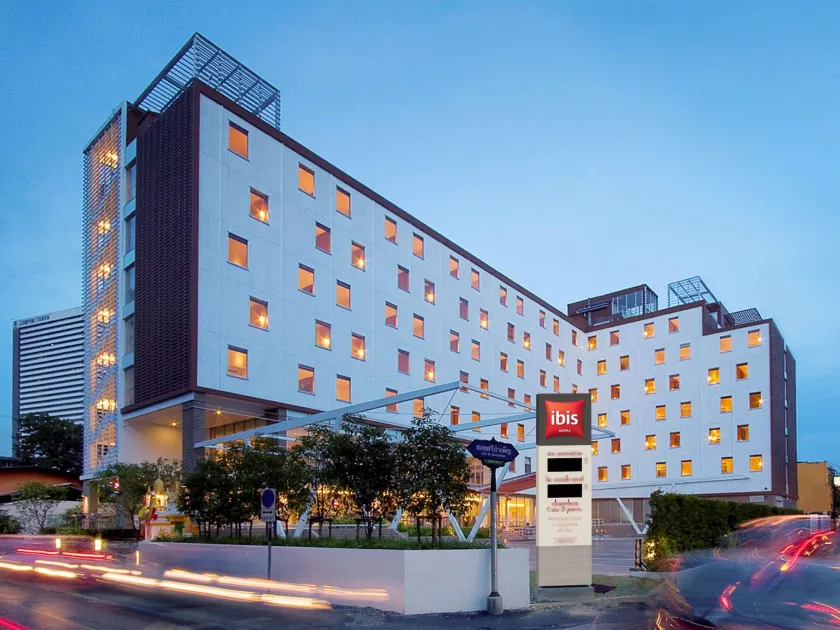 ibis Bangkok Sathorn - Image 1