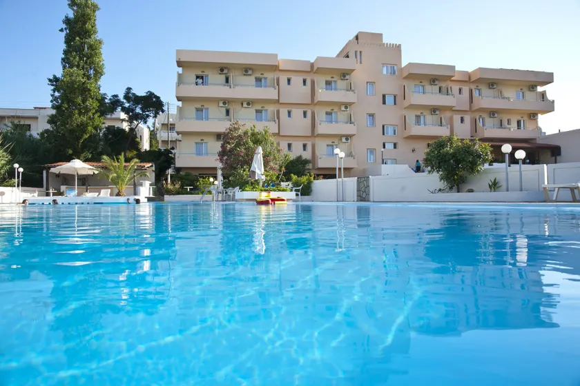 Albatross Hotel - Image 1