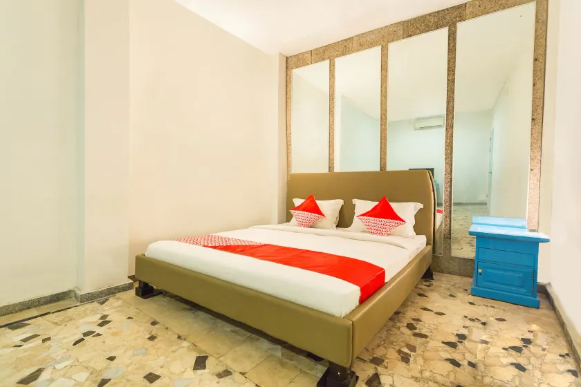 OYO 2544 Just-in Hotel - Image 1