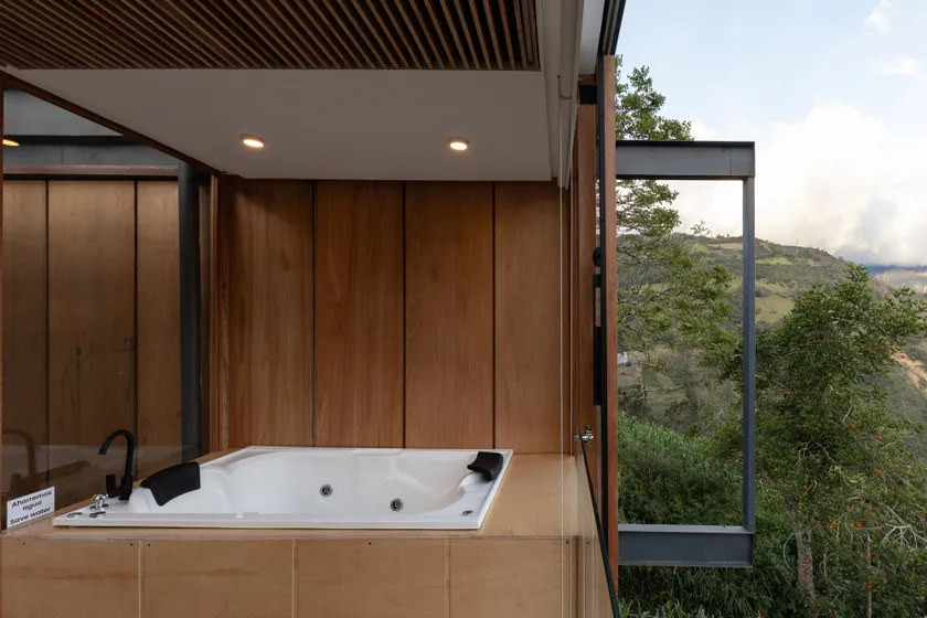 Deluxe volcán Primeras suites colgantes del mundo - Image 1