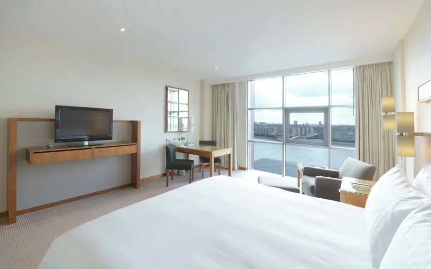 Canary Riverside Plaza Hotel - Image 1
