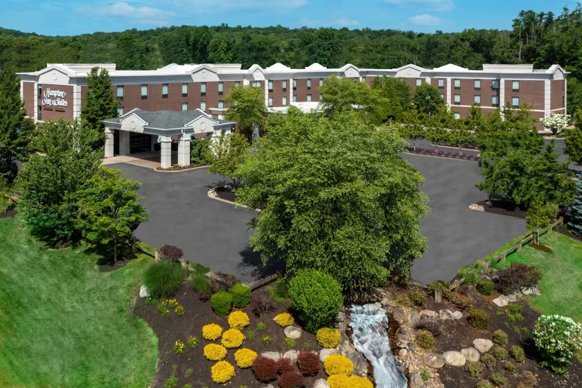 Hampton Inn & Suites Hartford/Farmington - Image 1