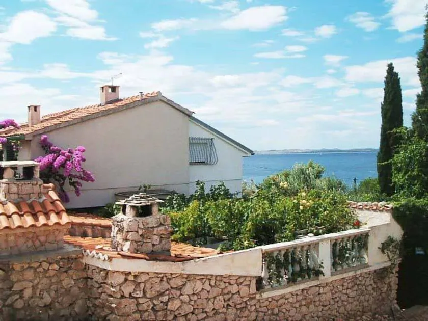 Spacious Holiday House Hana, Sleeps 12 - Image 1