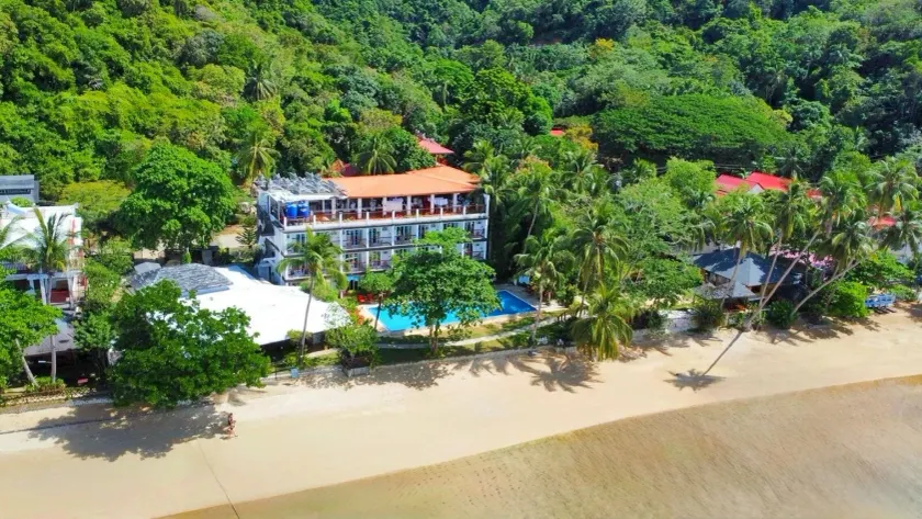 Doublegem Beach Resort and Hotel - Image 1