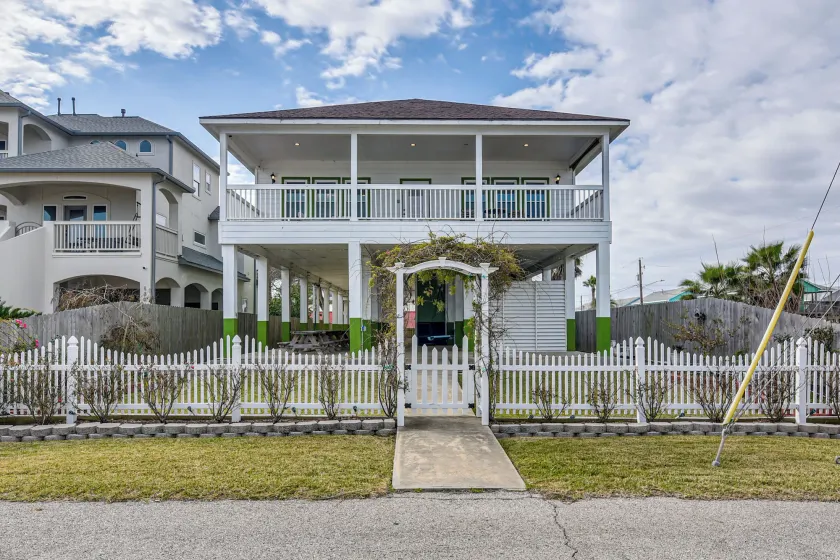Saltwater Pool! Epic Galveston Bay Group Getaway! - Image 1