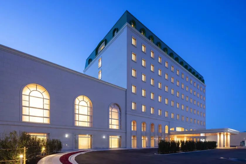 Grand Empire Hotel - Image 1