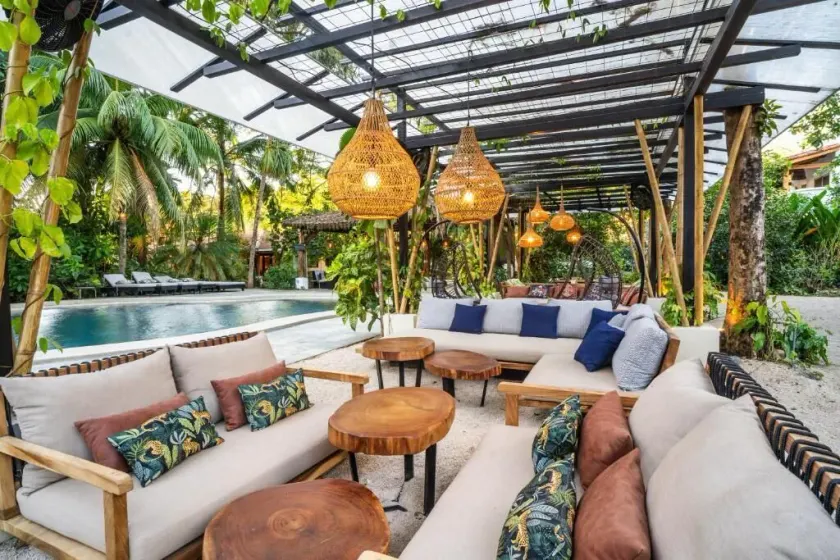 Curiol Boutique Hotel & Lounge - Image 1