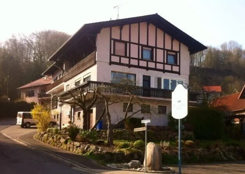 Bayrischer Hof - Image 1