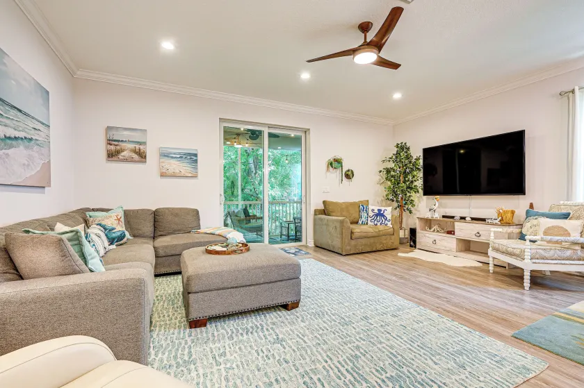 Airy Coastal Casa on Park: 6 Mi to Honeymoon Isle! - Interiör