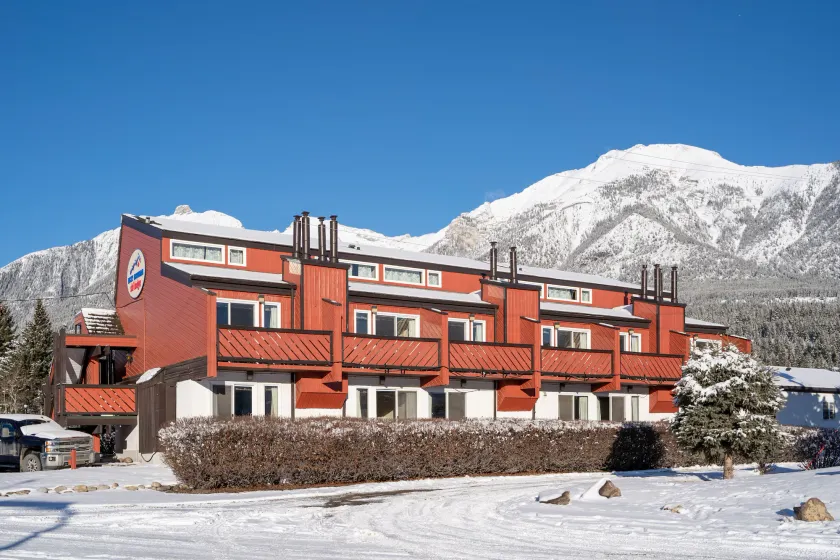 Rocky Mountain Ski Lodge - Image 1