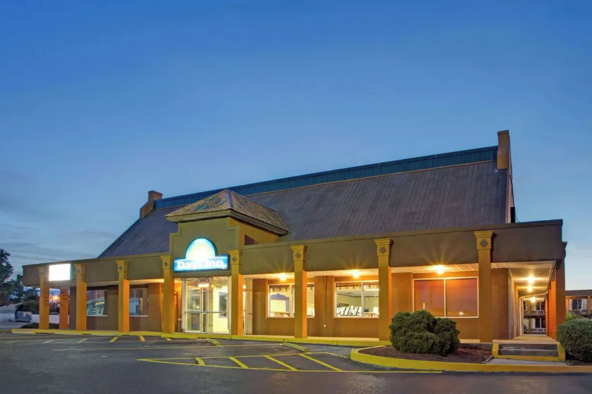 Days Inn by Wyndham Benson - Image 1