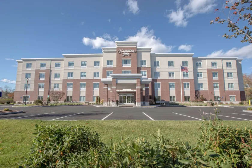 Hampton Inn by Hilton Amesbury - Image 1