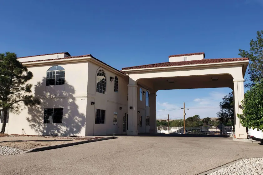 Travelodge by Wyndham Carlsbad NM - Image 1