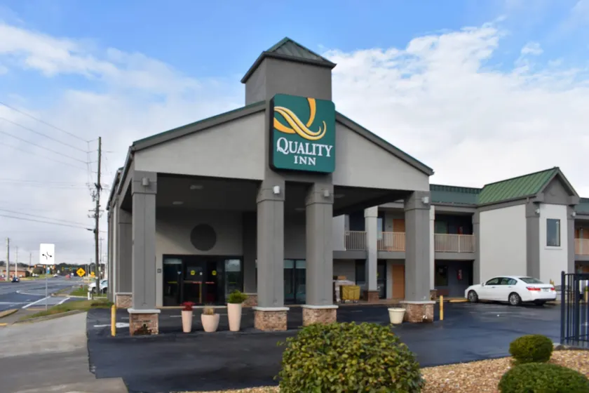 Quality Inn Calhoun North I-75 - Image 1