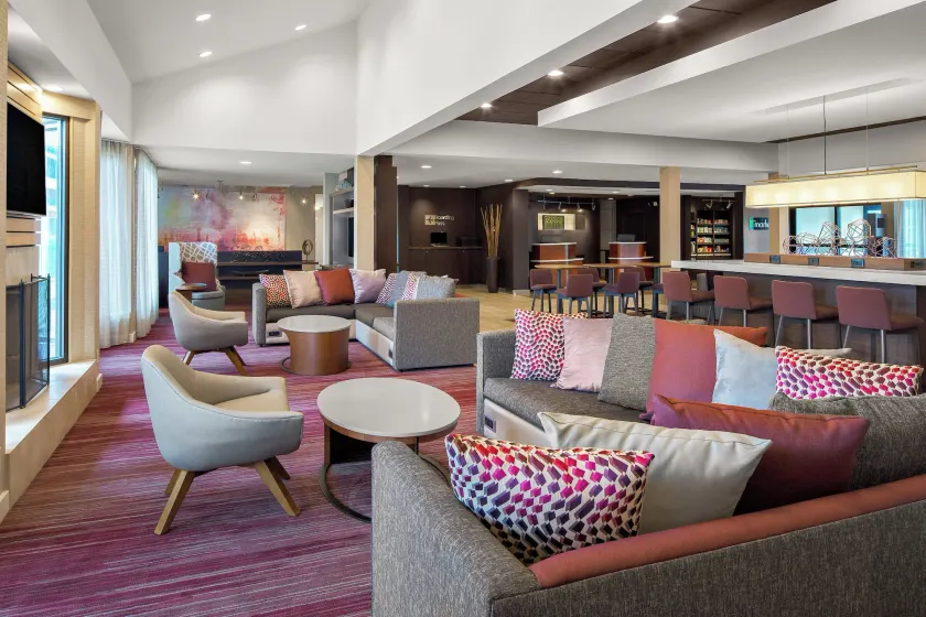 Courtyard by Marriott Pittsburgh Airport - Image 1