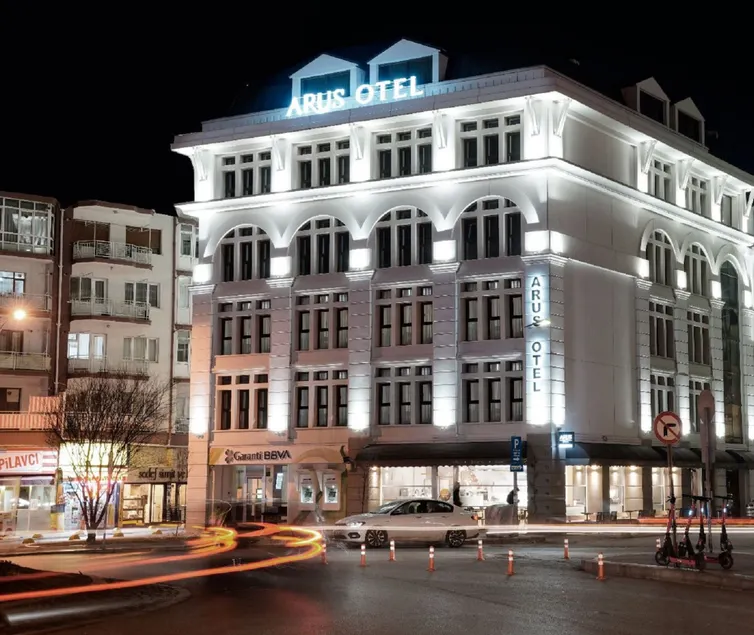 Arus Hotel - Image 1