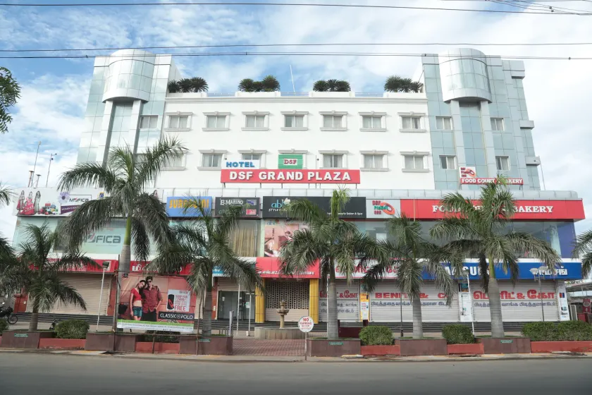 Hotel DSF Grand Plaza - Image 1