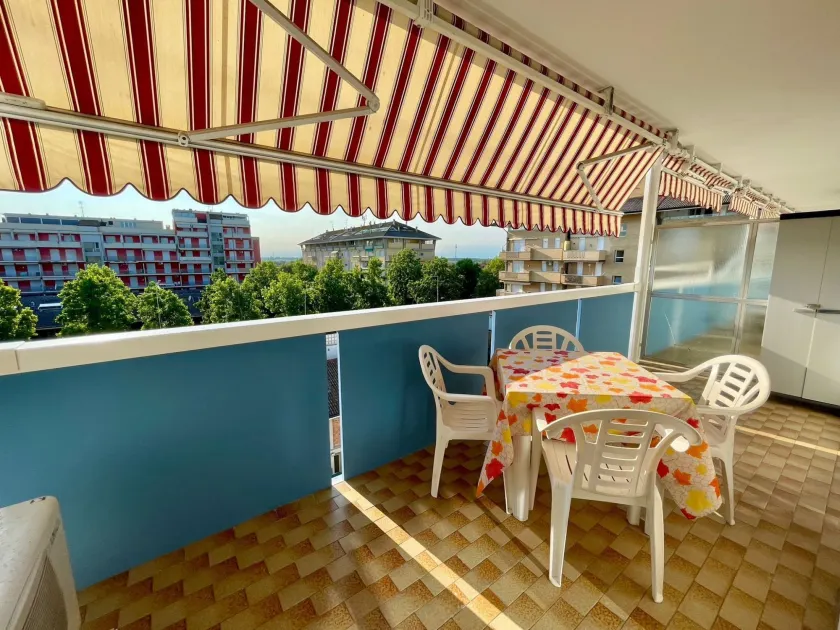 Apartment For 5 - Ac - Terrace - Swimming Pool - Image 1