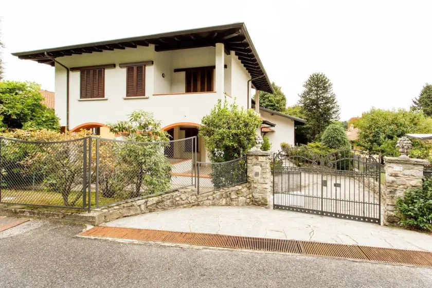 Lake Maggiore Villa With Beach Access, Near Village Centre, Wifi, BBQ - Image 1