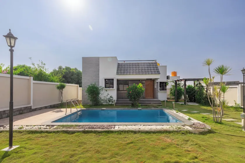JhilMil Pool Villa Hill Views Pool 1hr Ecity - Image 1