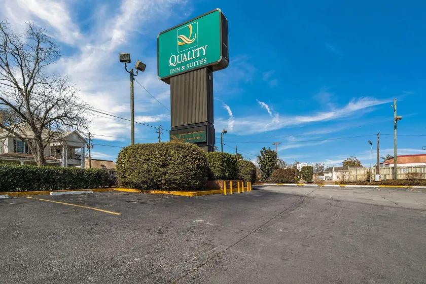 Quality Inn & Suites Conference Center Statesboro Historic District - Image 1