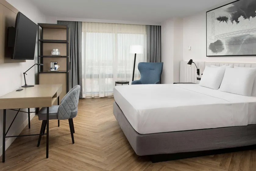 Radisson Blu Fargo - Image 1