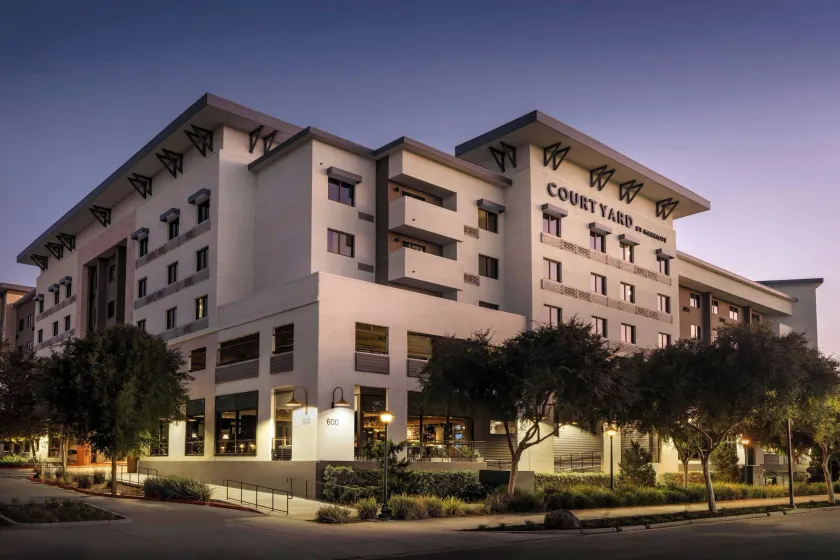 Courtyard by Marriott Redwood City - Image 1
