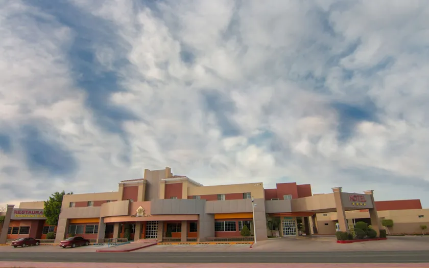Hotel Premier - Image 1
