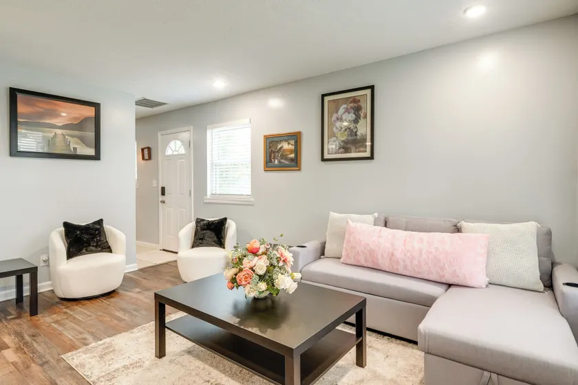 7 Mi to Louisville: Family-friendly Jefferson Home - Image 1