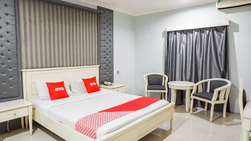 OYO 2085 Chrysanta Hotel - Image 1