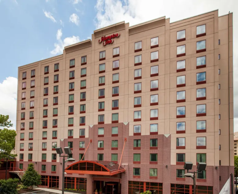 Hampton Inn New York - LaGuardia Airport - Image 1