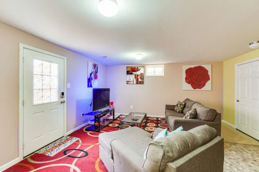 Hike, Golf & Relax! Basement Apt in Hagerstown - Image 1