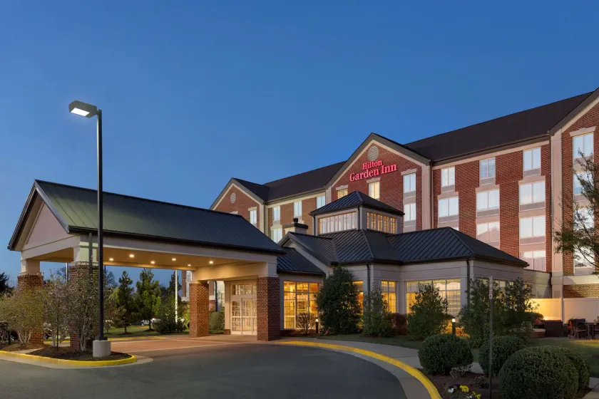 Hilton Garden Inn Fredericksburg - Image 1