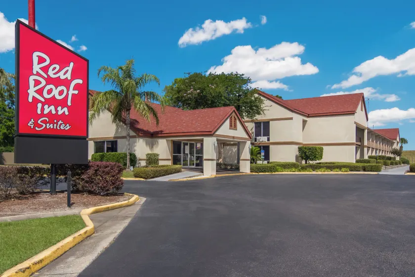 Red Roof Inn & Suites Brunswick I-95 - Image 1