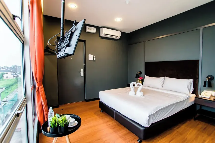 Jenjarom Boutique Hotel - Image 1