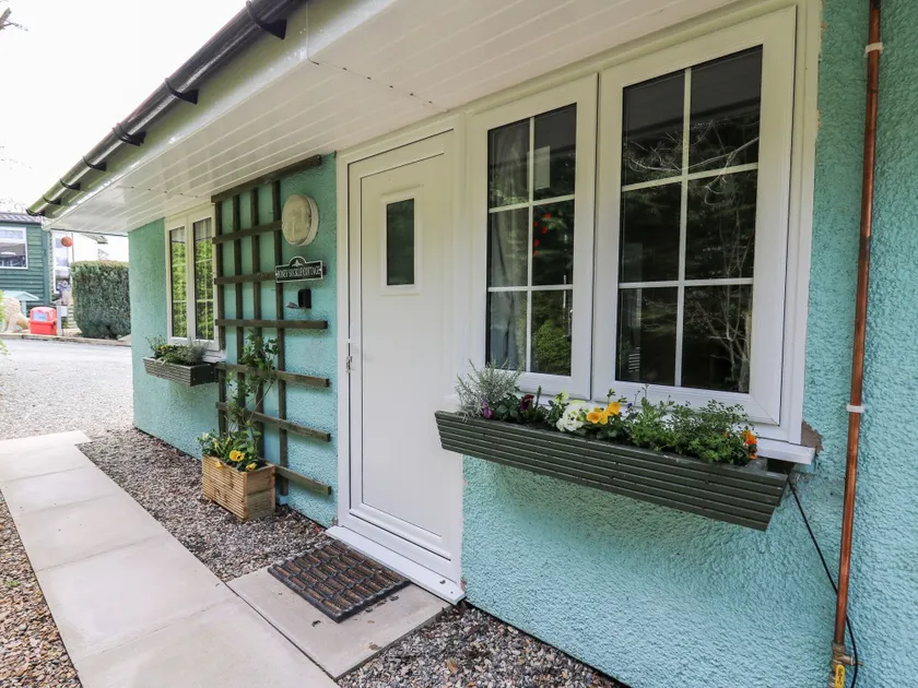 Honeysuckle Cottage - Image 1