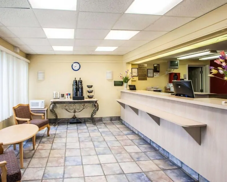 Relax Inn Saint Charles - Image 1