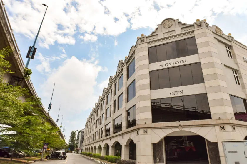 Moty Hotel - Image 1