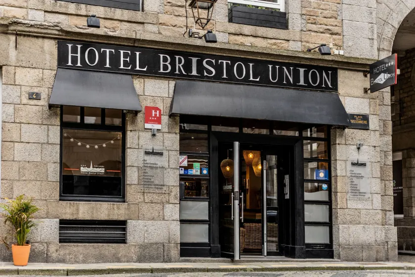 Hôtel Bristol Union Intra Muros - Image 1