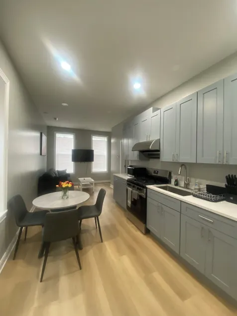 Stylish Apartment near Chicago Downtown - Image 1