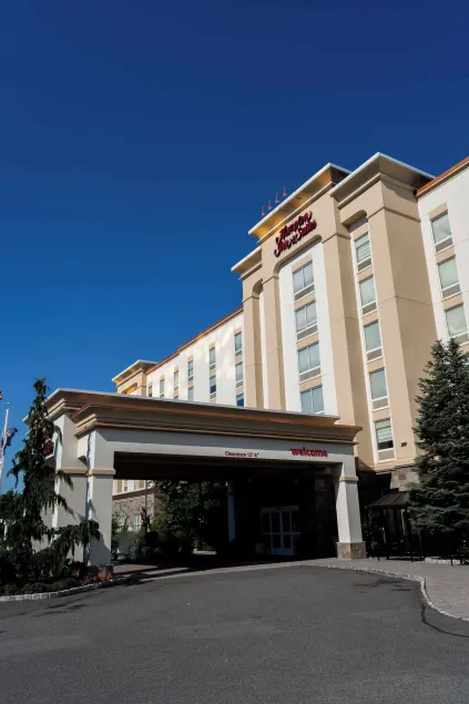 Hampton Inn & Suites Staten Island - Image 1