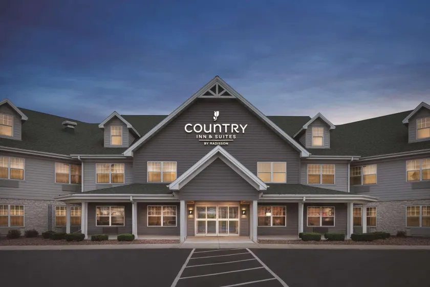 Country Inn & Suites by Radisson, Germantown, WI - Image 1