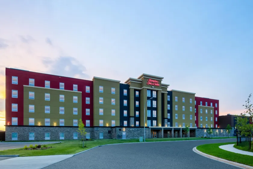 Hampton Inn & Suites by Hilton Edmonton St. Albert - Image 1