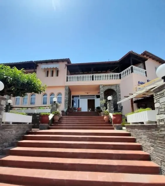 Polychrono Beach Hotel - Image 1