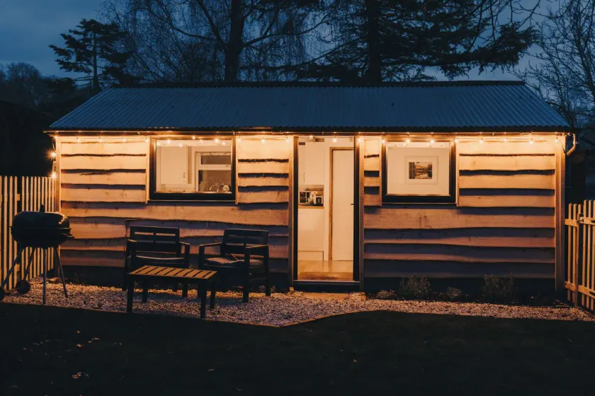 Rose Hideaway - Image 1