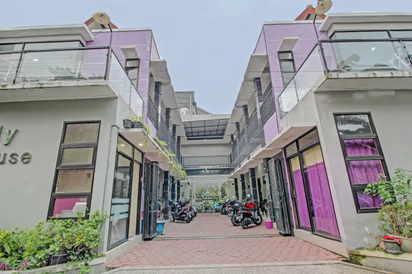 Hotel O Family Guest House Syariah - Image 1